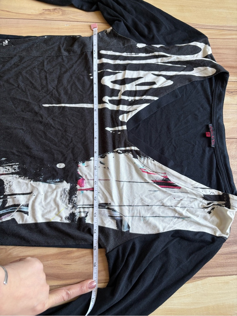 Aventures des Toiles French Art To Wear Painterly Graphic V-Neck Top Mixed Media - Picture 6 of 7
